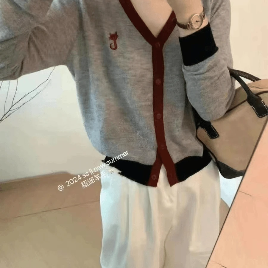 2025女时尚休闲秋季新款欧货时装拼色V领刺绣设计长袖毛针织开衫