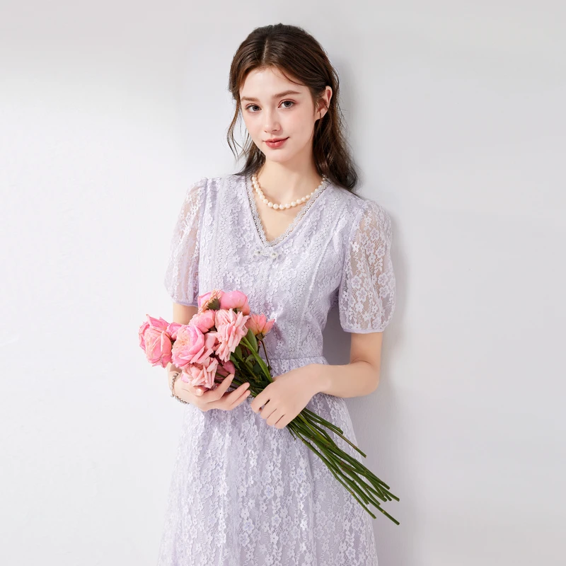 秋水伊人法式V领气质蕾丝连衣裙2025年夏季新款女收腰显瘦中长裙