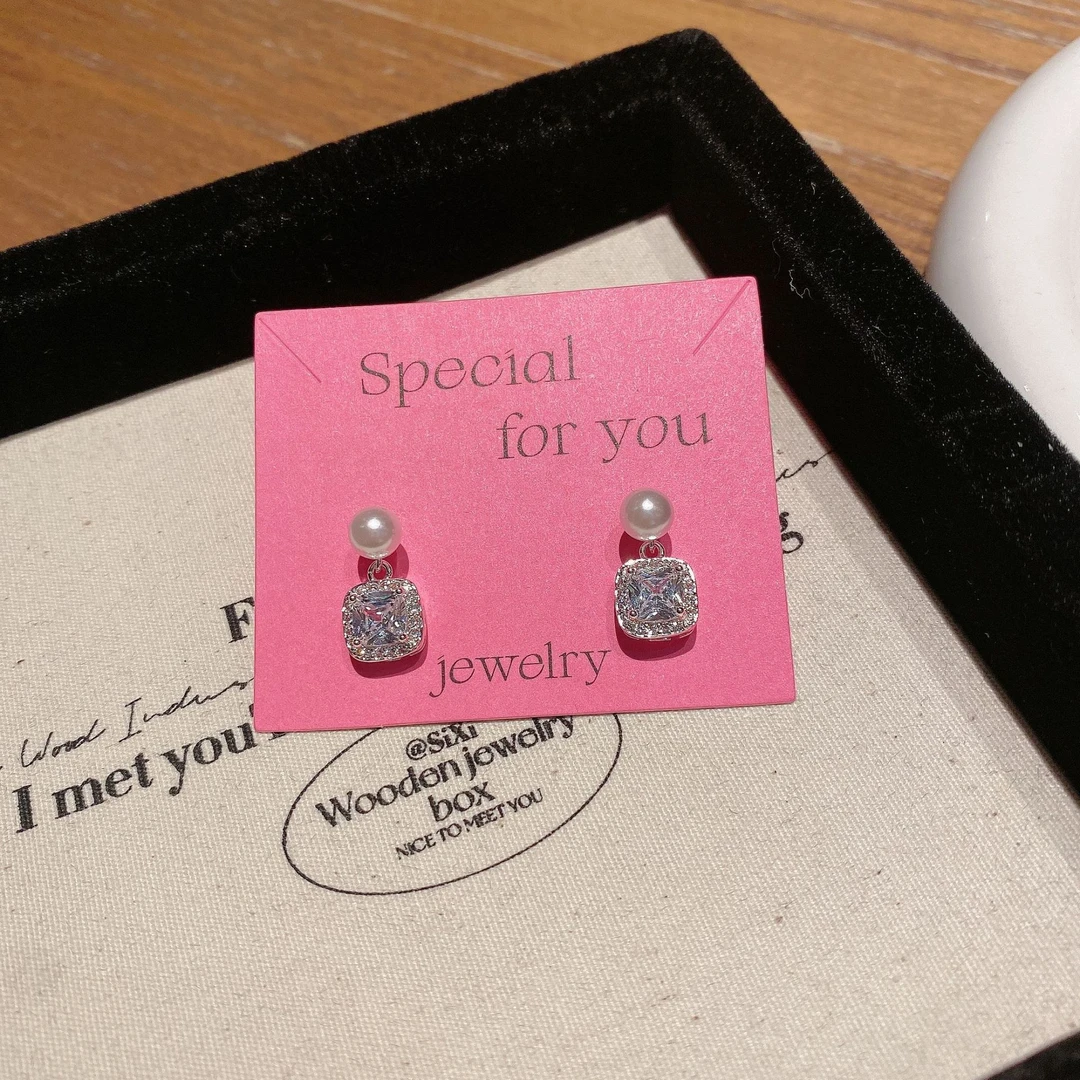 铜合金合成锆石耳饰 法式复古珍珠超闪方糖耳钉精致个性百搭耳环