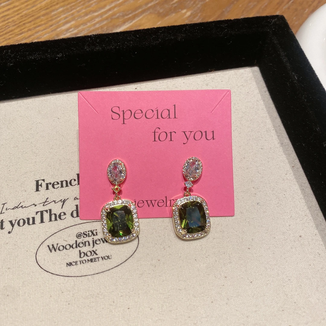 铜合金合成锆石耳饰 高级感时尚冷淡风时髦设计轻奢复古小众耳环