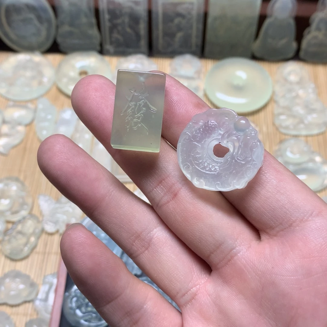 【闪购商品】蛇纹石玉挂坠未镶嵌今***肥