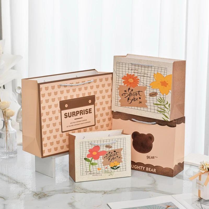 儿童节卡通礼品袋可爱小熊纸袋鲜花图案手提袋儿童服装店包装纸袋