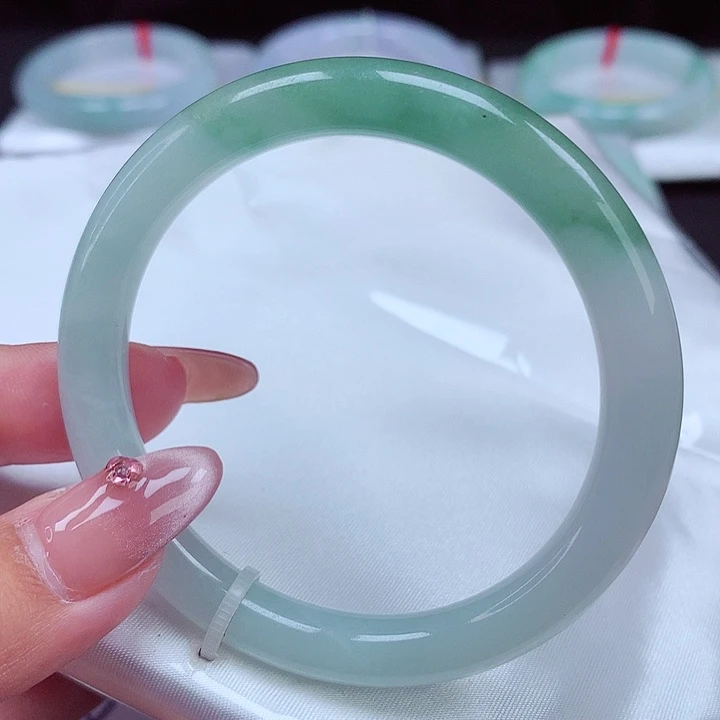 翡翠手镯未镶嵌圆条52.4