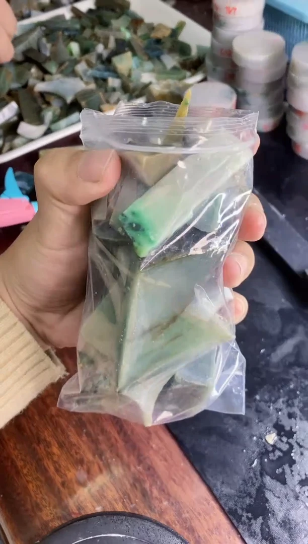 【闪购商品】翡翠挂件未镶嵌角料多样性发货