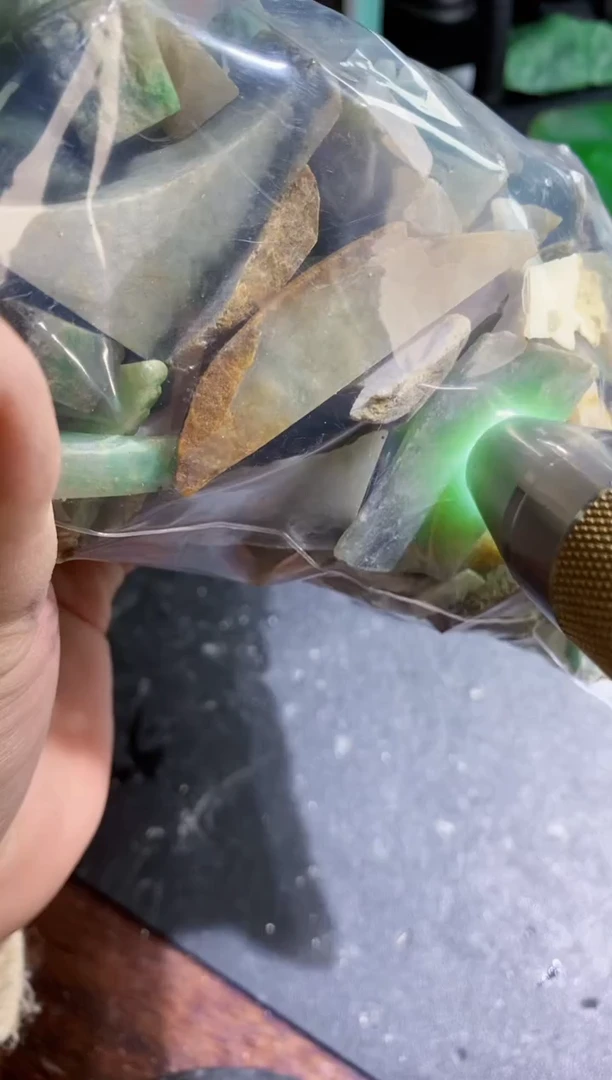 【闪购商品】翡翠挂件未镶嵌177