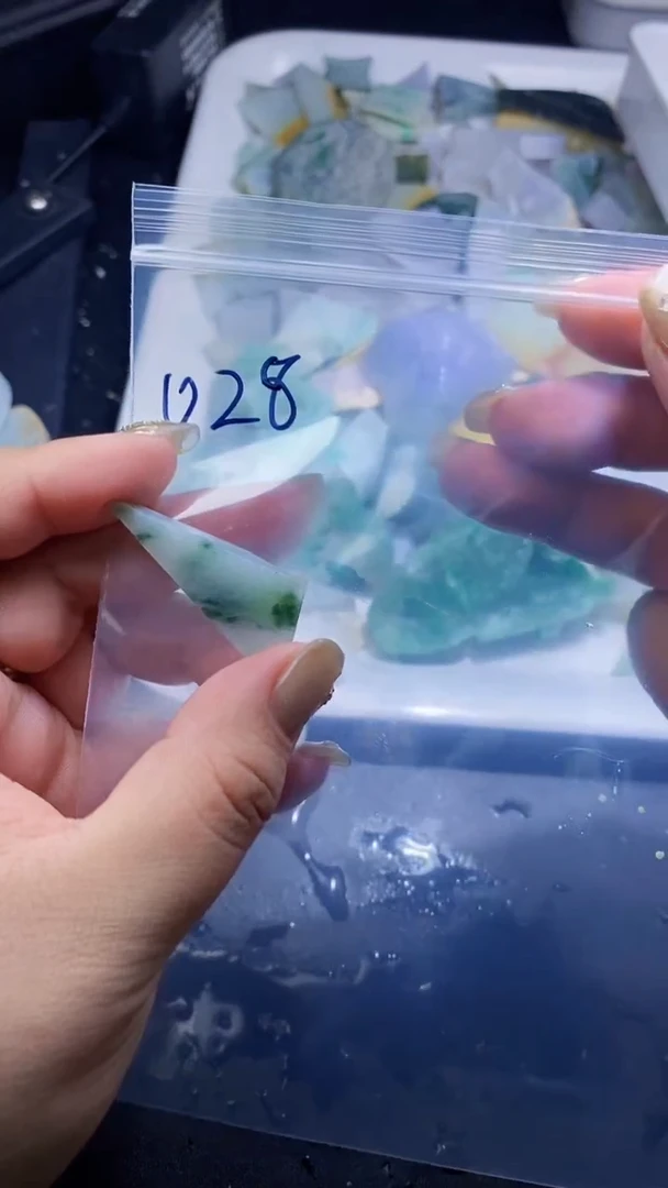 【闪购商品】翡翠挂件未镶嵌028