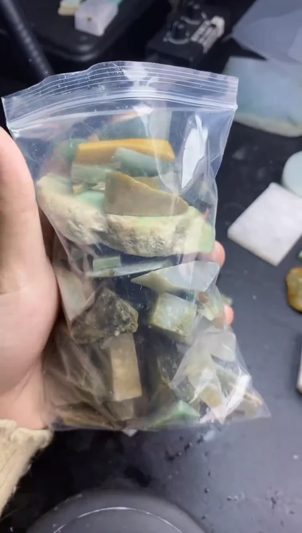 【闪购商品】翡翠挂件未镶嵌角料多样性发货