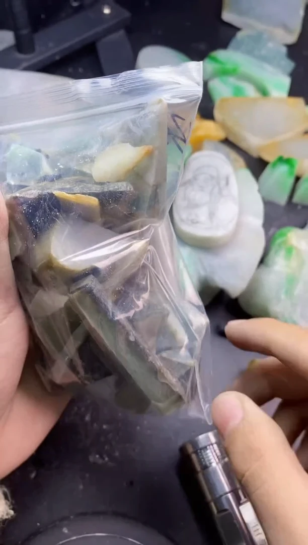 【闪购商品】翡翠挂件未镶嵌335