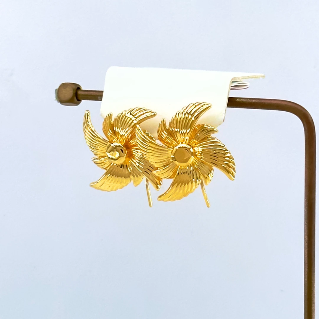 庚震黄金足金999大风车拉丝羽翼酷飒个性无氰5D7字针耳钉6.40