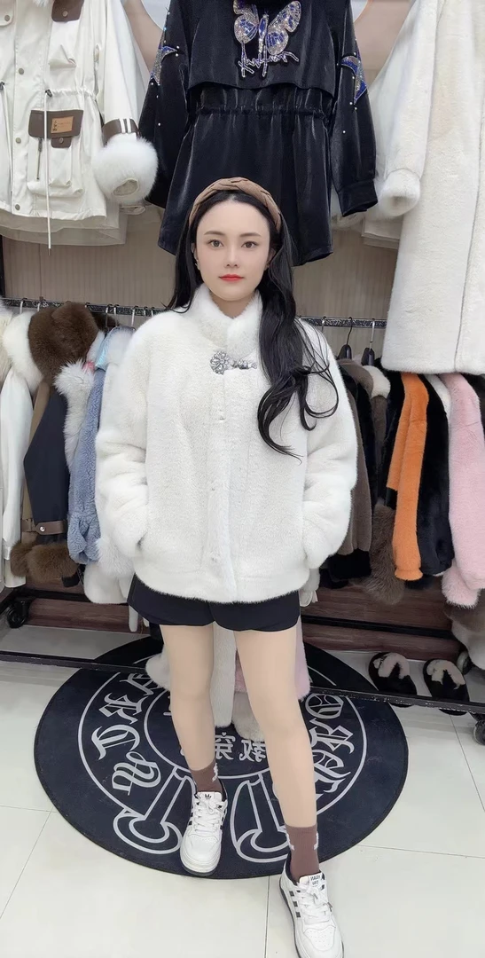 2024秋冬短款轻奢时尚大气百搭女士外套气质网红白色加厚保暖