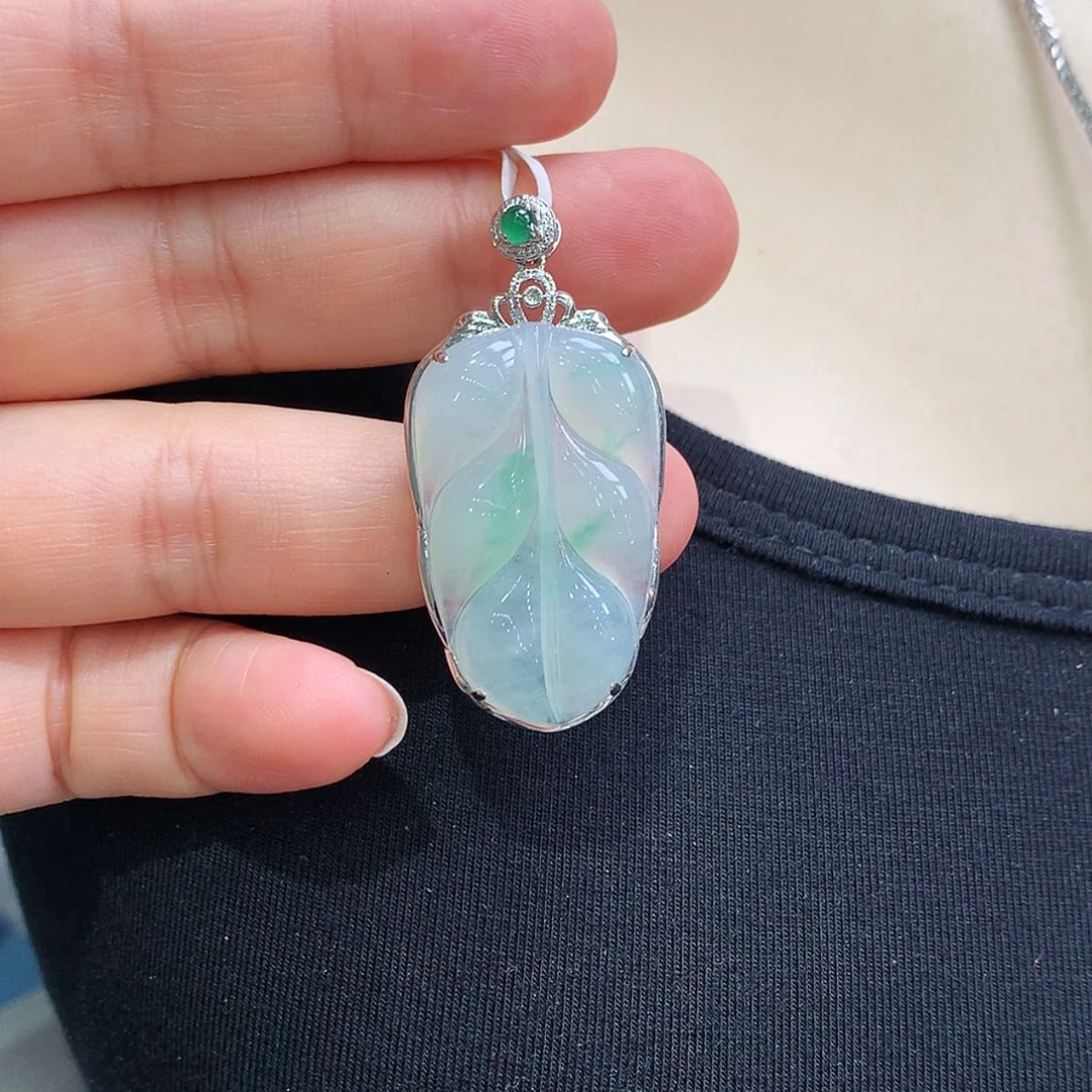 【闪购商品】翡翠颈饰18K金镶嵌叶子