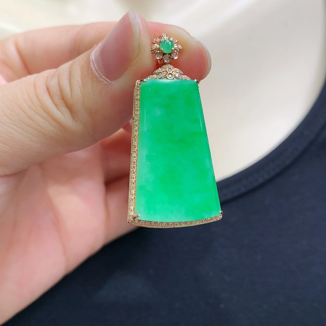 【闪购商品】翡翠颈饰18K金镶嵌无事牌