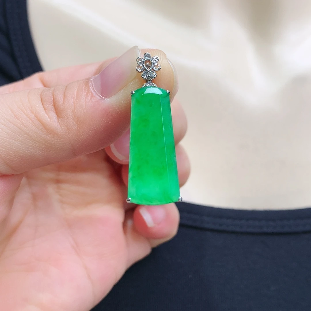 【闪购商品】翡翠颈饰18K金镶嵌无事牌