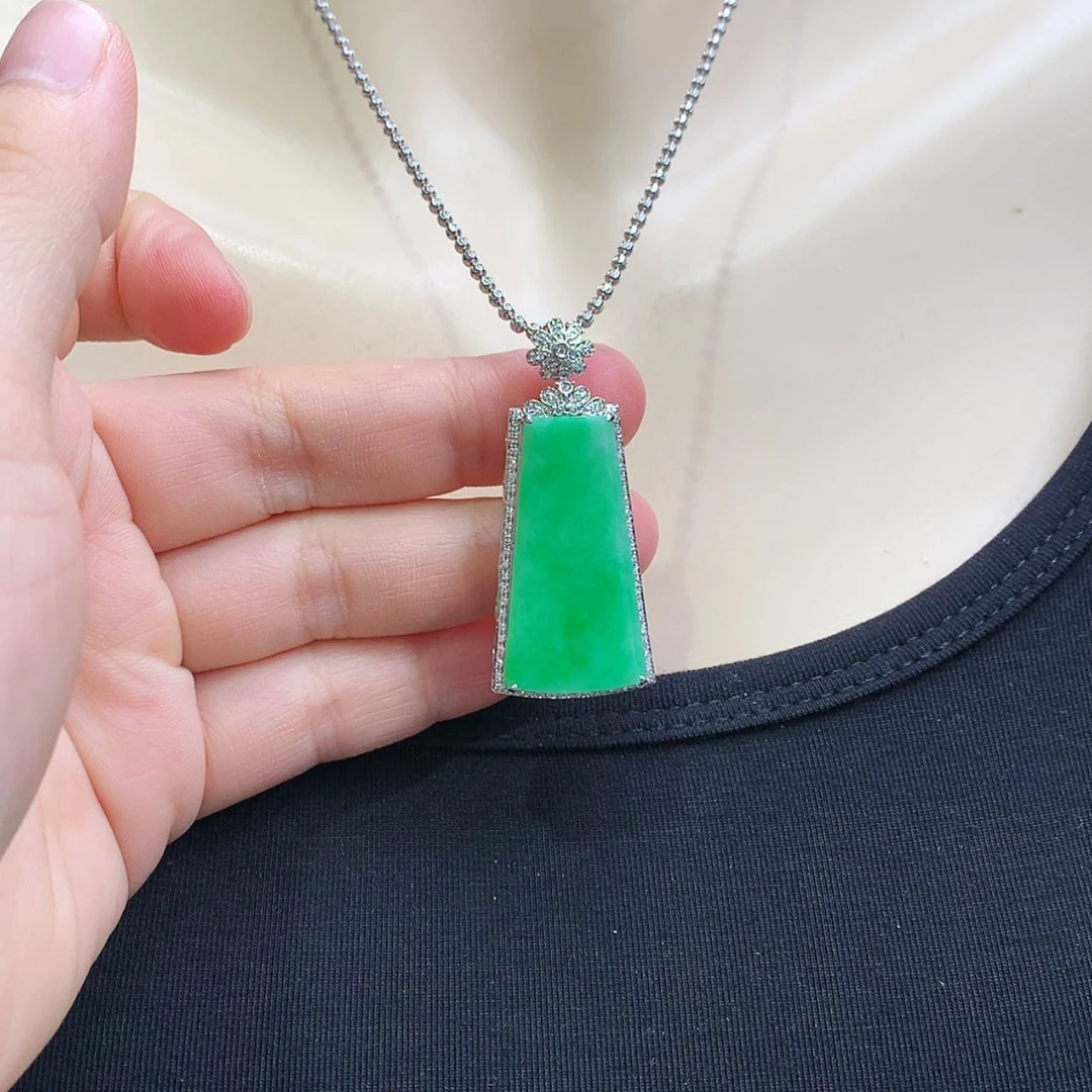 【闪购商品】翡翠颈饰18K金镶嵌无事牌