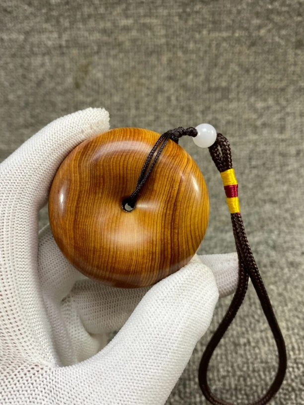 太行崖柏陈化料面包圈平安扣挂件,甜香味浓郁。