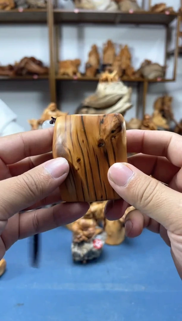 【闪购商品】崖柏根雕1