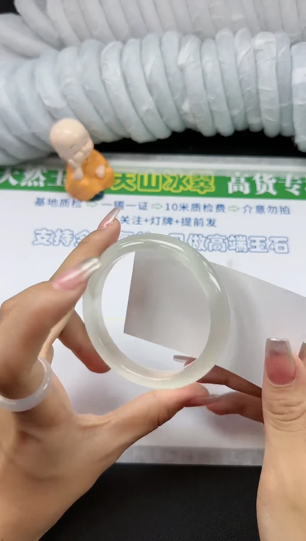 【闪购商品】石英质玉手镯未镶嵌香槟金 69 圈口62