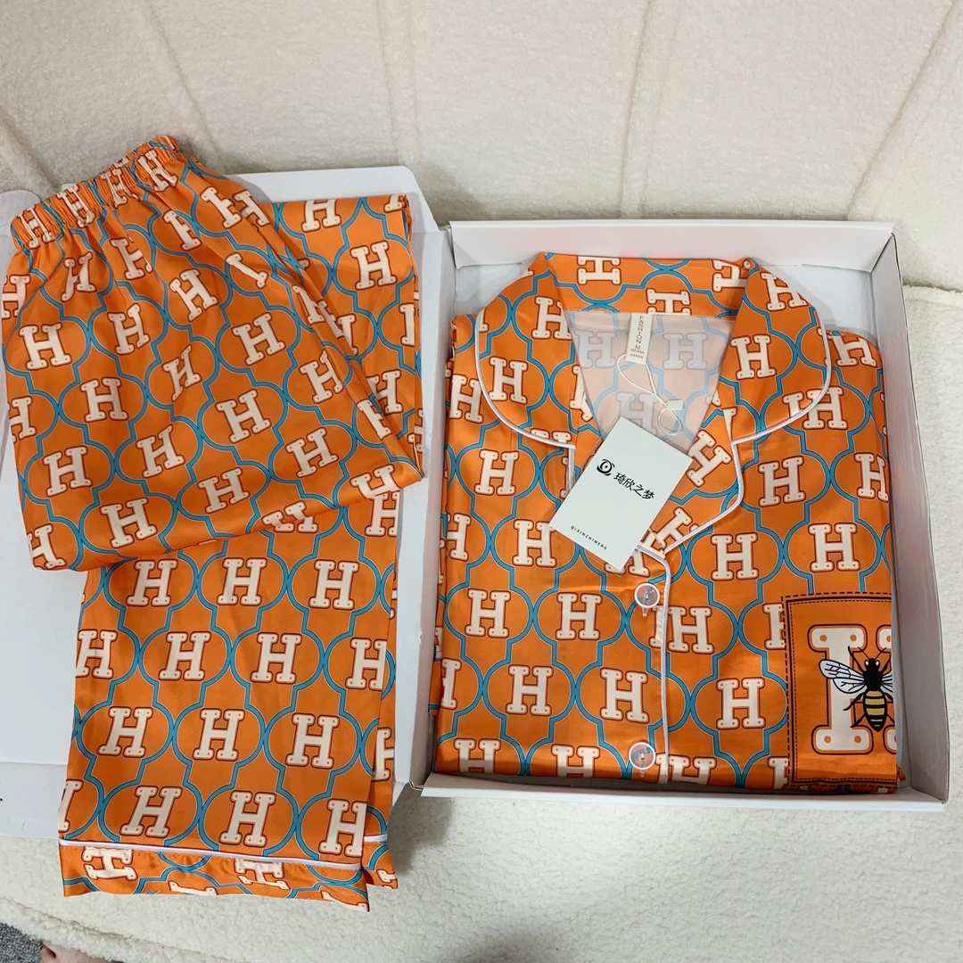 爱玛橙潮流冰雪丝三件套时尚套装女