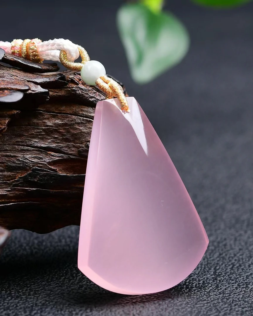 天然粉水晶扇形吊坠广结善缘