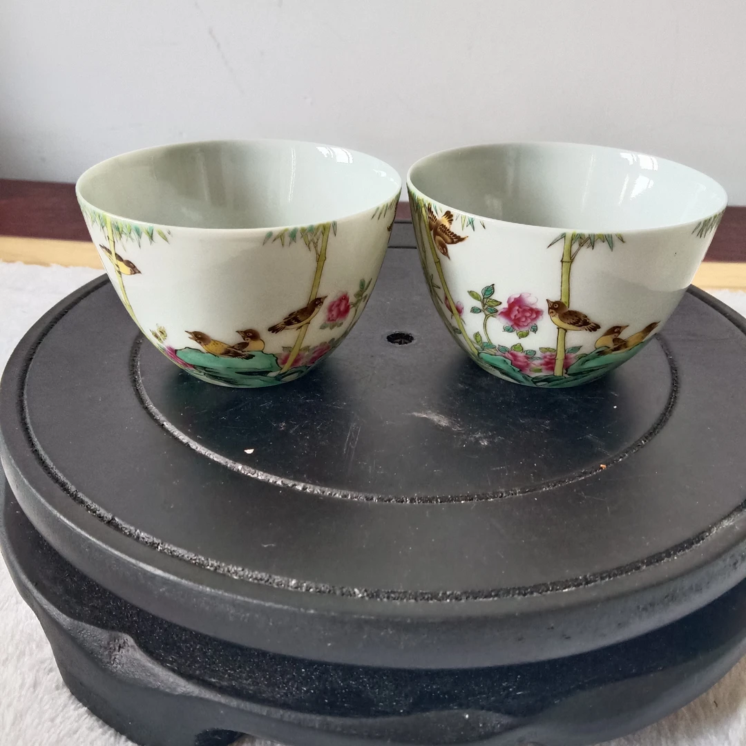 粉彩青花瓷茶杯一对主人杯