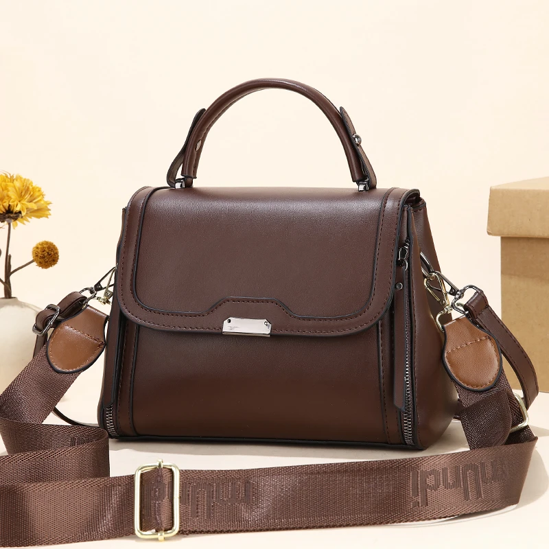 新款软皮斜挎秋冬大容量单肩多隔层斜挎2025年流行女包