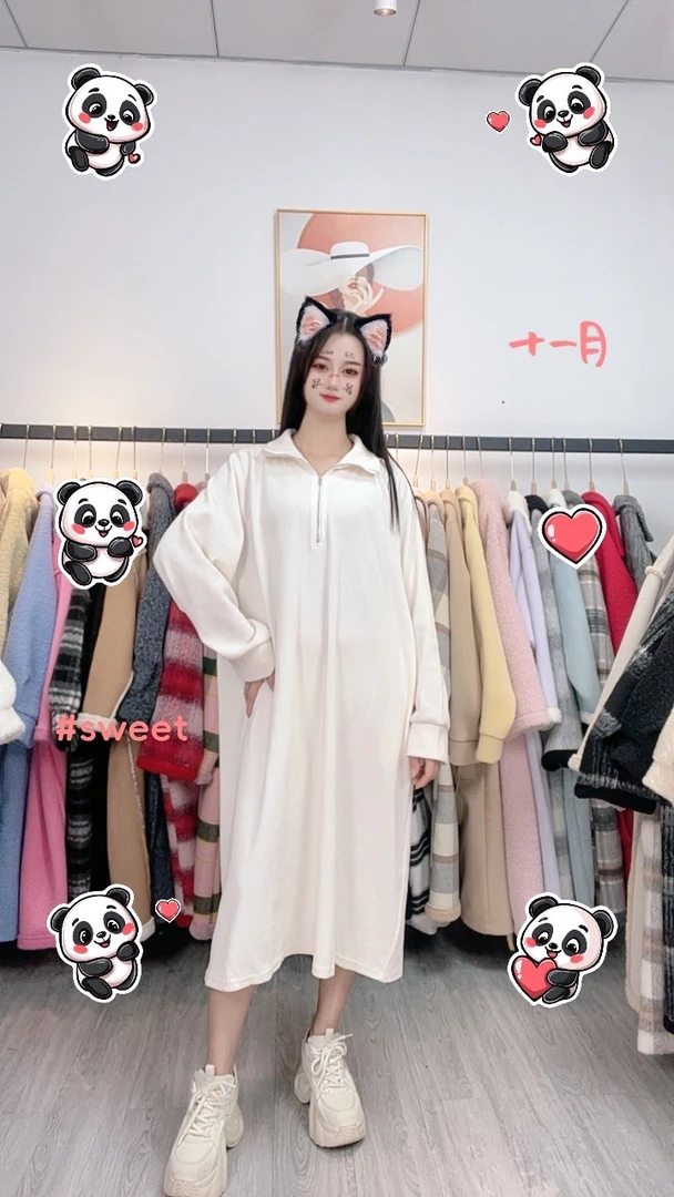 【主播身上米色黑色内搭卫衣裙】