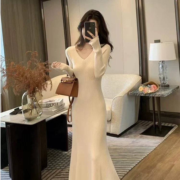 针织连衣裙打底纯色秋冬长袖气质收腰修身