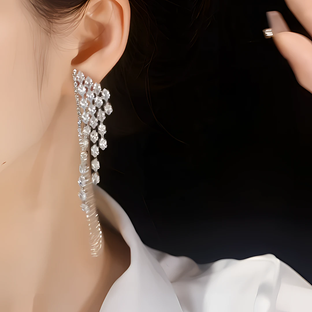 铜合金合成锆石耳饰 出圈级美貌闪钻流苏轻奢气质高级感ins耳钉女