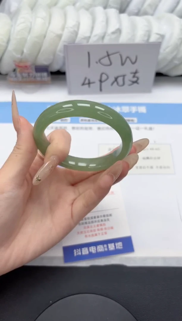 【闪购商品】石英质玉手镯未镶嵌A45-55