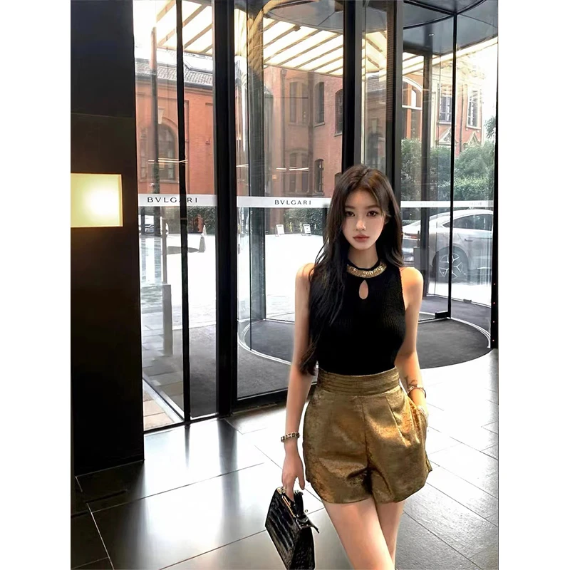 2024夏季新款高级感重工钻链无袖挂脖上衣配高腰显瘦休闲短裤女