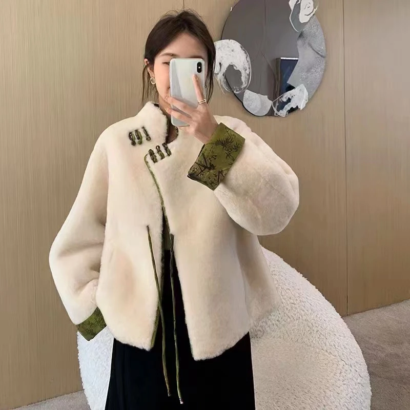 今年流行漂亮高级感超好看的新中式女装国风盘扣羊羔毛外套女秋冬