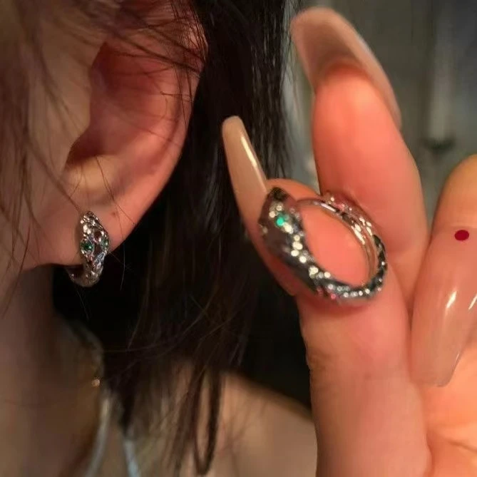 铜合金耳饰 ins小众重工蛇形耳扣火辣辣妹风绿眼灵蛇耳钉甜酷耳饰