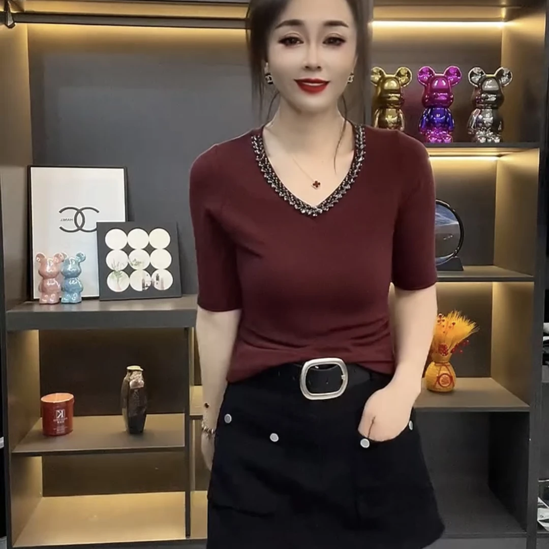早秋新款V领重工串珠T恤简约百搭中袖纯色打底衫修身显瘦女款上衣
