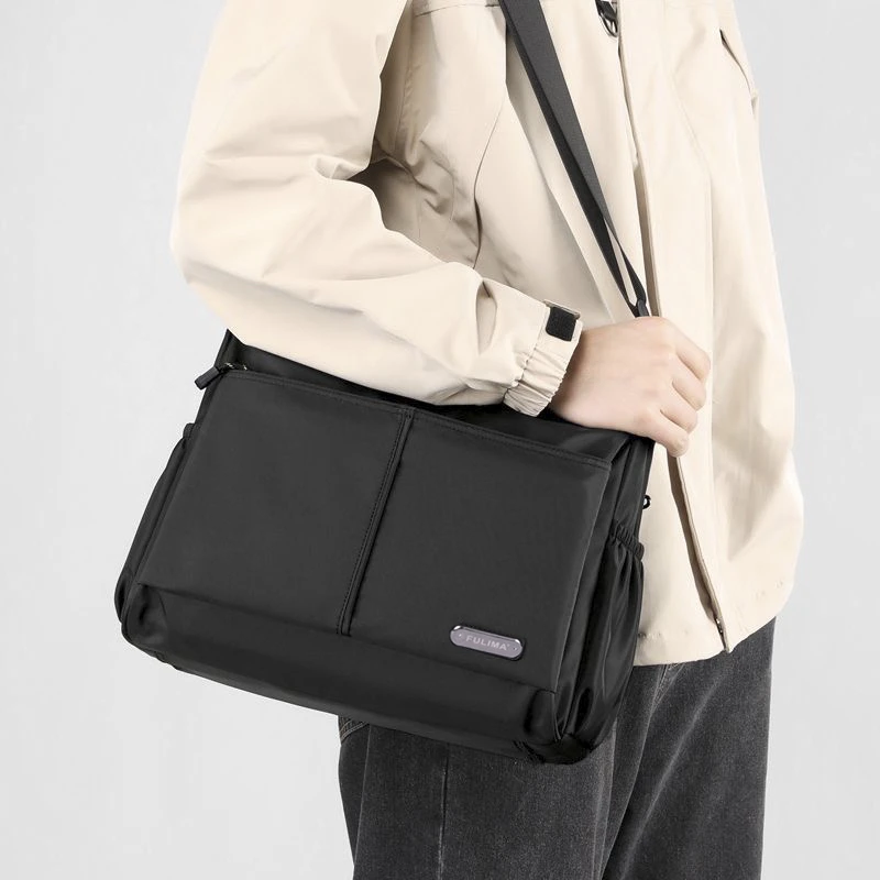 横版休闲大容量单肩斜挎包简约时尚男士包轻便防水牛津布包