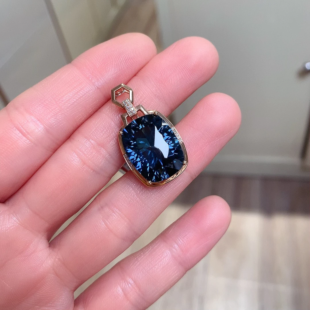 18K金镶嵌天然托帕石吊坠