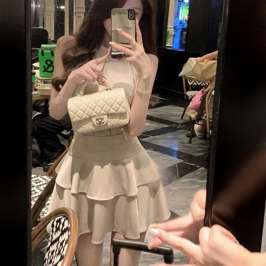 JustQin【灵感缪斯】女神高级感缎面上衣荷叶边半裙套装DQTZ0040