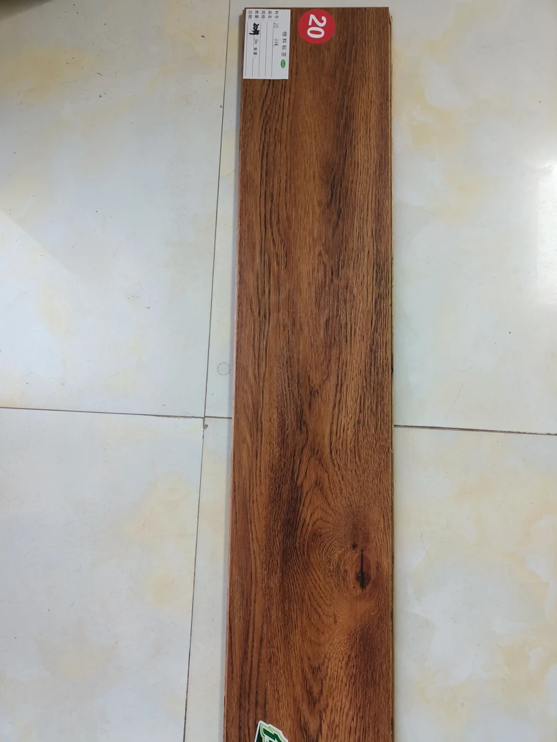 多层实木地板，厚度12厘，品牌尾单花色强化复合木板工厂直销批发