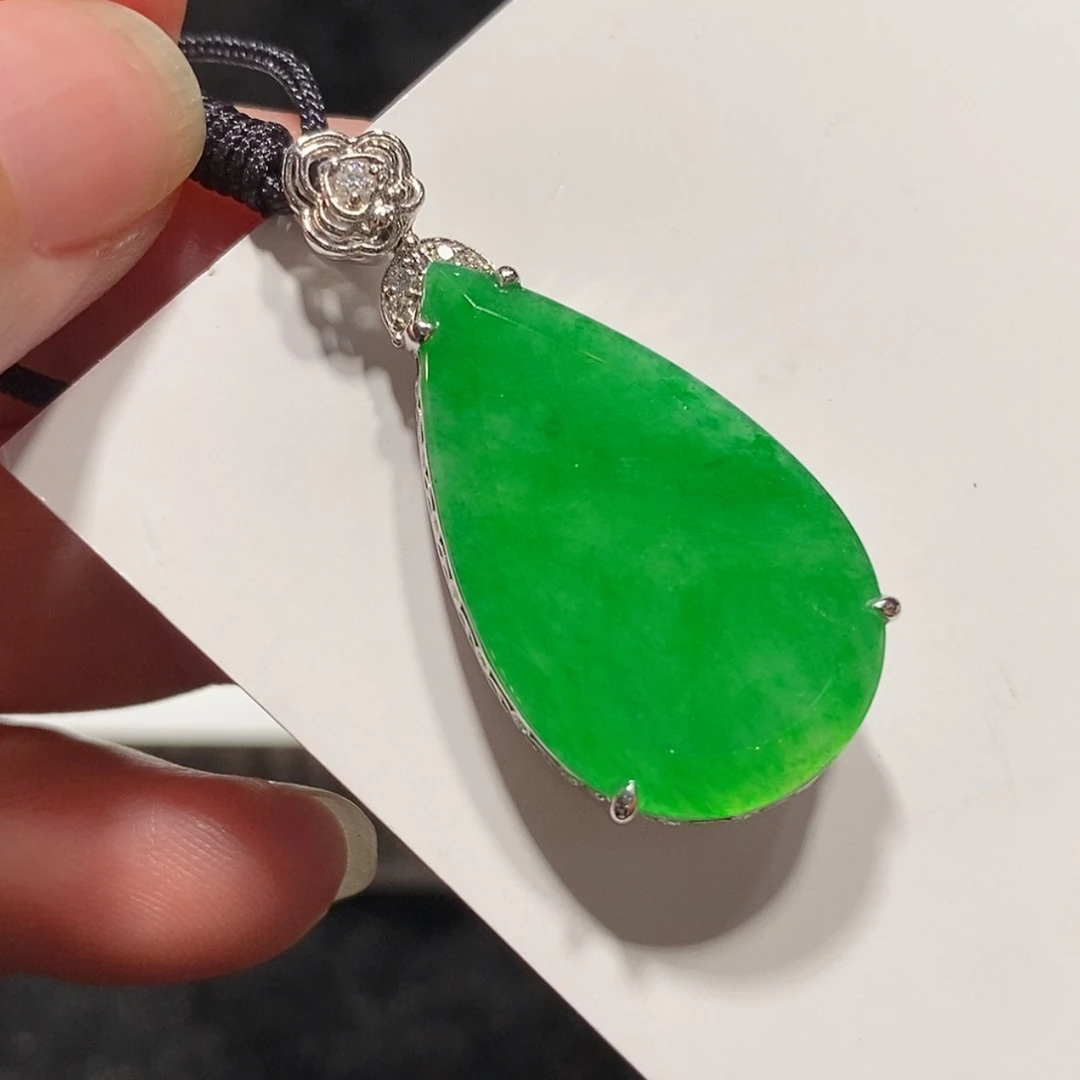 【闪购商品】翡翠颈饰18K金镶嵌吊坠