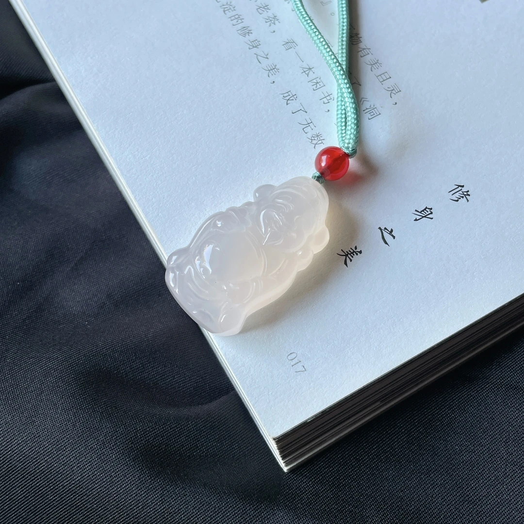 玛瑙巧雕手工财神吊坠男女款冰透玉髓时尚挂坠饰品挂多样性发一件