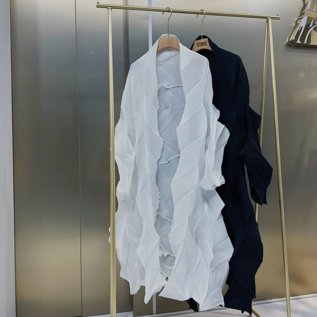 三宅褶皱秋季新款钻石褶外套外搭宽松压褶薄款开衫中长款