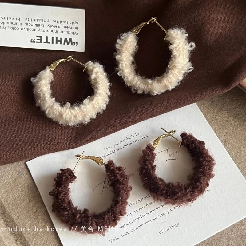 暖暖泰迪棕~冬天毛绒绒耳圈个性小众设计感耳饰美拉德深棕色耳环