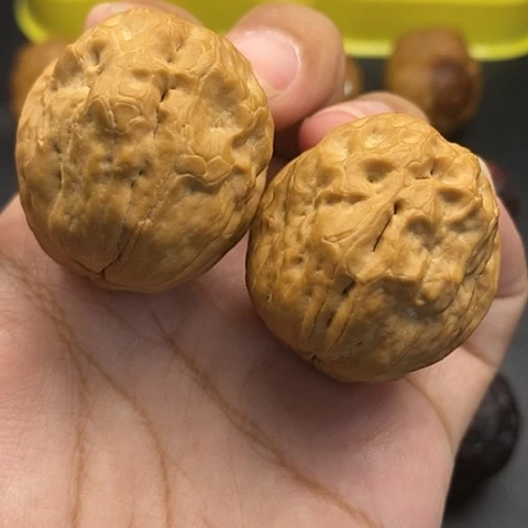 文玩核桃把件39尺云南核桃