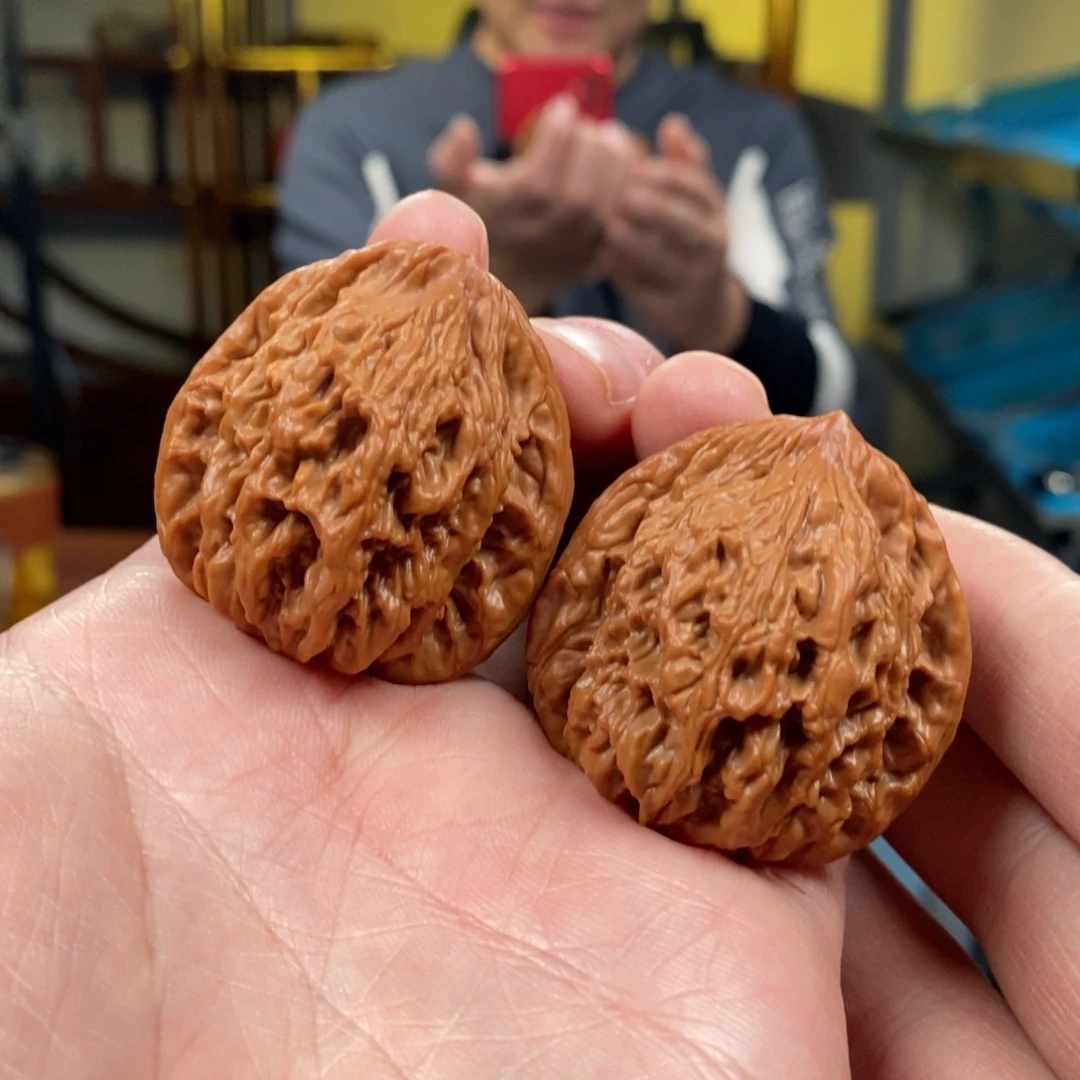 文玩核桃吊坠41麦虎，精配红皮，0221