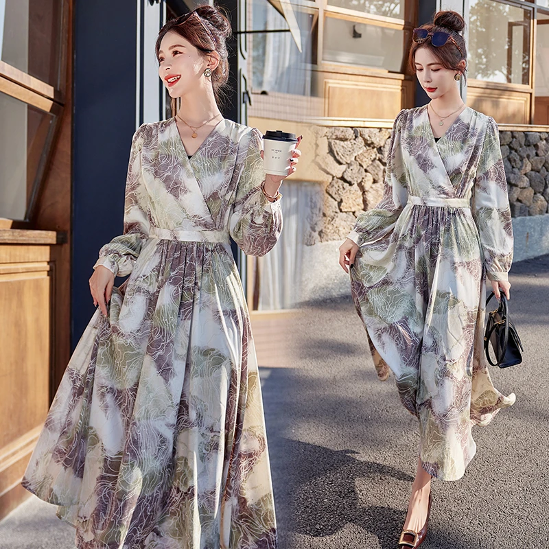 法式碎花连衣裙女2024秋季新款高级感气质收腰显瘦仙女裙洋气减龄