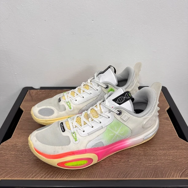 45码 290/全城11 绽放 篮球鞋/95新/公价349