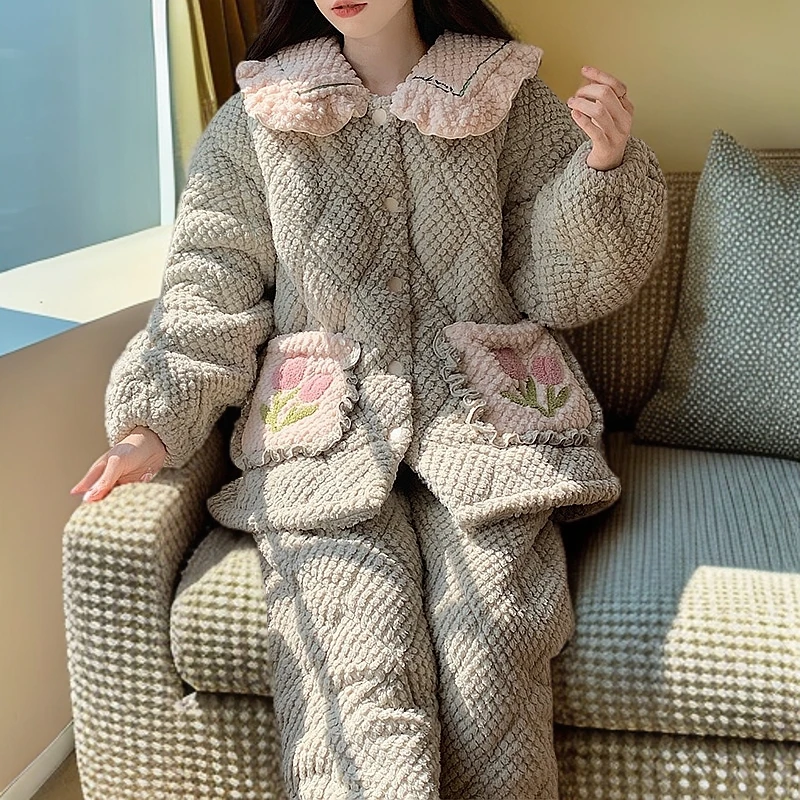 睡衣女冬季2024新款甜美法兰绒加绒加厚珊瑚绒三层夹棉套装家居服
