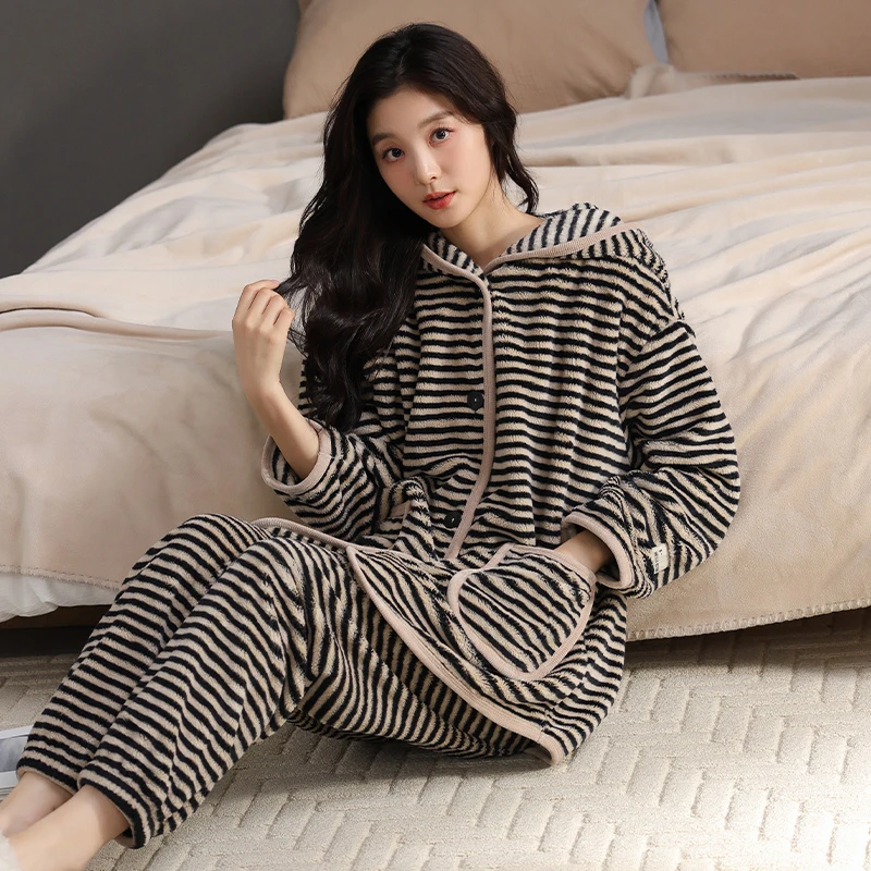 秋冬睡衣女2024年新款法兰绒加厚加绒可外穿保暖家居服珊瑚绒套装