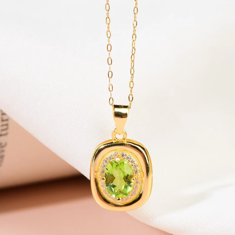 【古北珠宝】天然新品气质轻奢款橄榄石吊坠日常简约s925银镶嵌