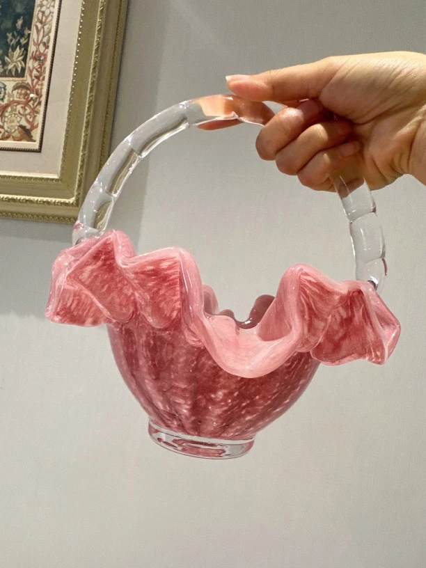 中古H204手作粉色芬顿琉璃褶皱裙边小提篮果盘摆件