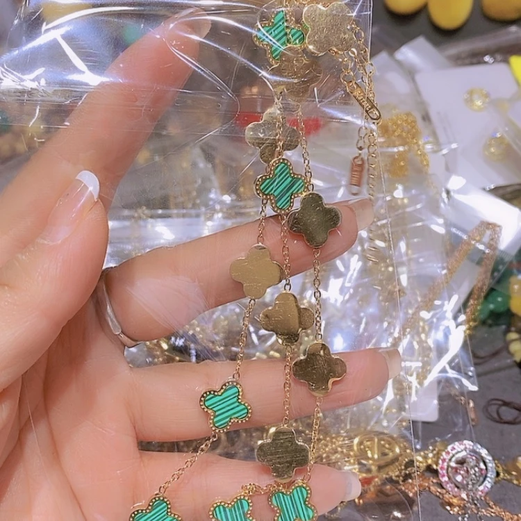 【闪购商品】查罗石耳钉合金